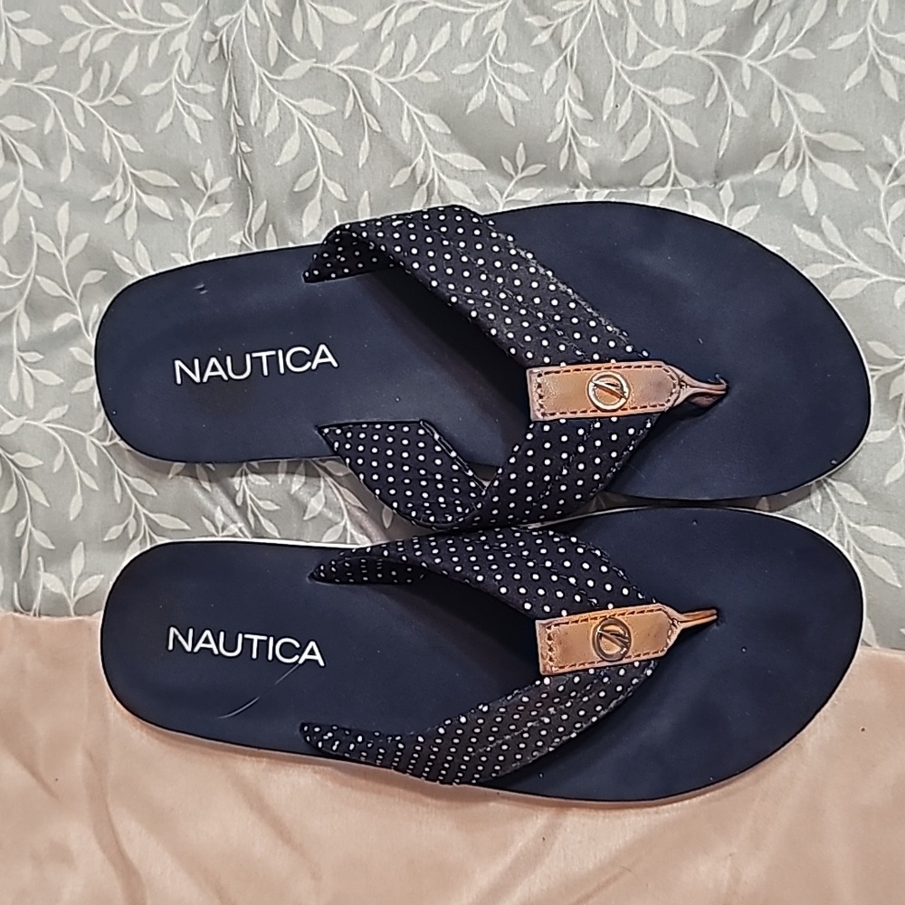 B1 Ladies Nautica Flip Flops Size 7